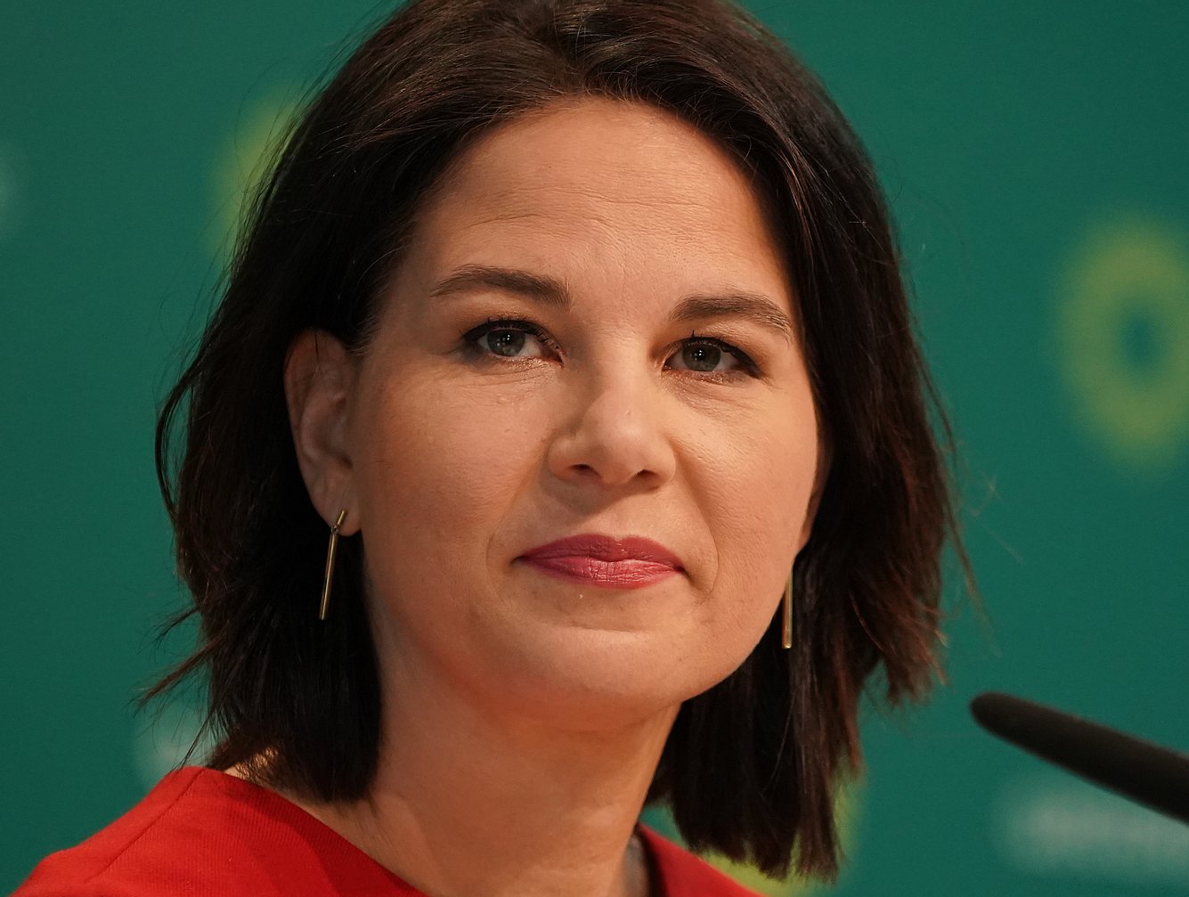 Baerbock nackt annalena Shakuntala Banerjee